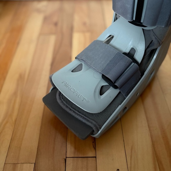 Adjustable Gray Orthopedic Boot - Picture 4 of 5